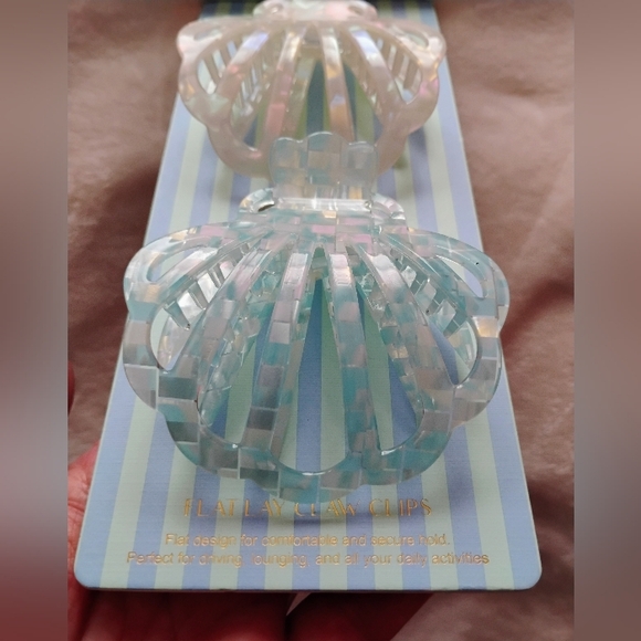 piper.k • SET OF 2 LARGE Sea Shell Hair Claw Clips - Iridescent White & Blue 🆕 - Picture 3 of 6